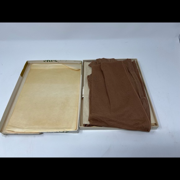 Vintage Silk Stockings set of three - Picture 5 of 8